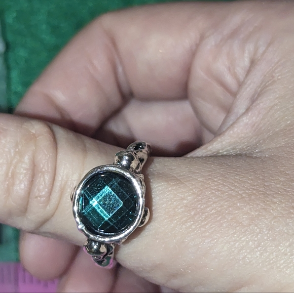 Pirates Of The Caribbean Ring Captain Jack Sparrow Finches Skull Green Crystal 9 - Picture 12 of 13